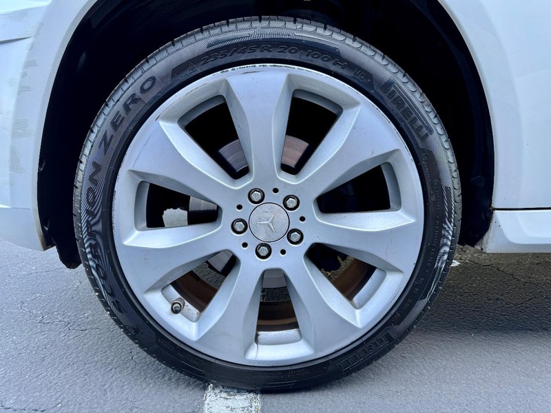 Mercedes-Benz GLK350 RWD Vehicle Image 21