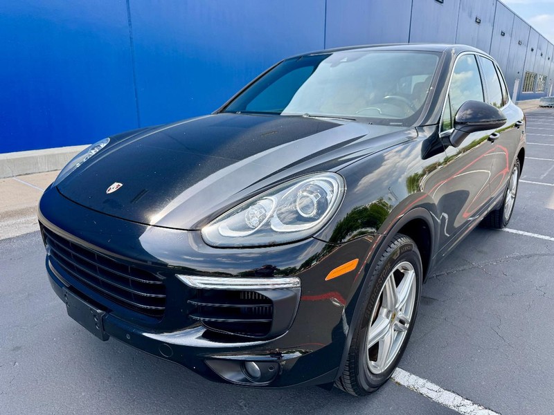 Porsche Cayenne S AWD Vehicle Image 02