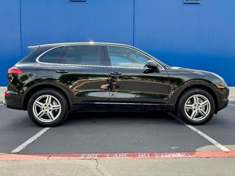Porsche Cayenne S AWD Vehicle Image 03