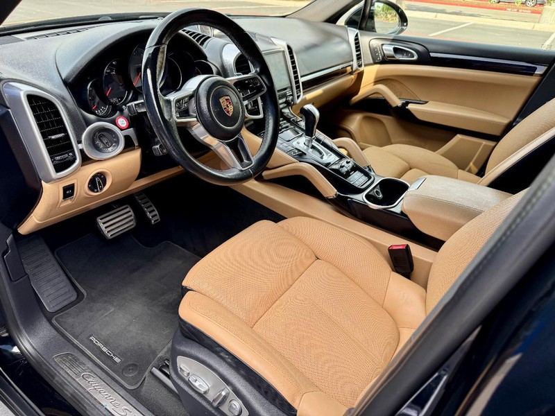 Porsche Cayenne S AWD Vehicle Image 05