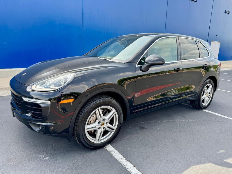 Porsche Cayenne S AWD Vehicle Image 08