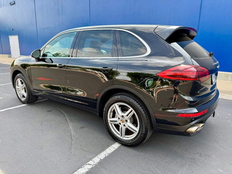 Porsche Cayenne S AWD Vehicle Image 09