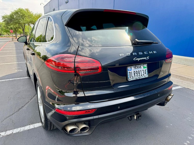 Porsche Cayenne S AWD Vehicle Image 10