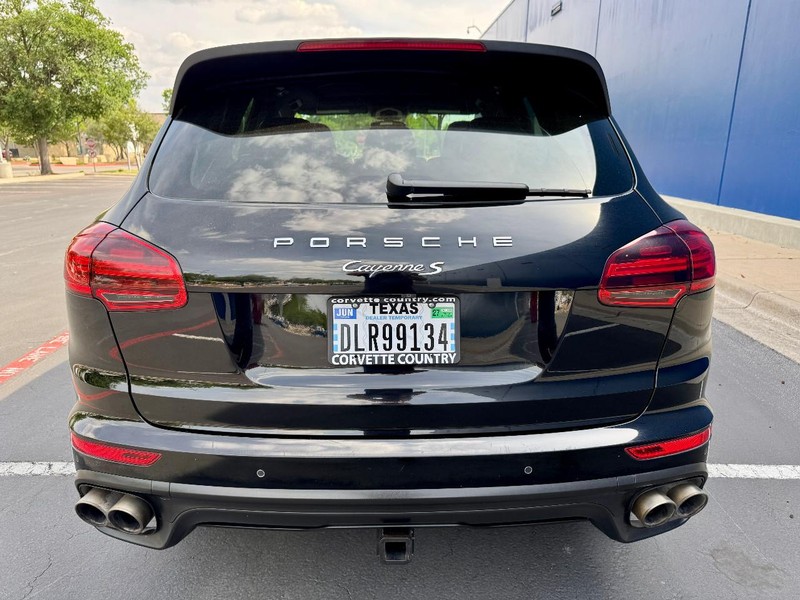 Porsche Cayenne S AWD Vehicle Image 11