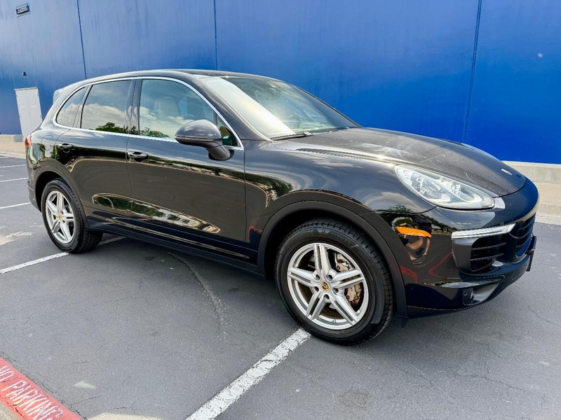 Porsche Cayenne S AWD Vehicle Image 14