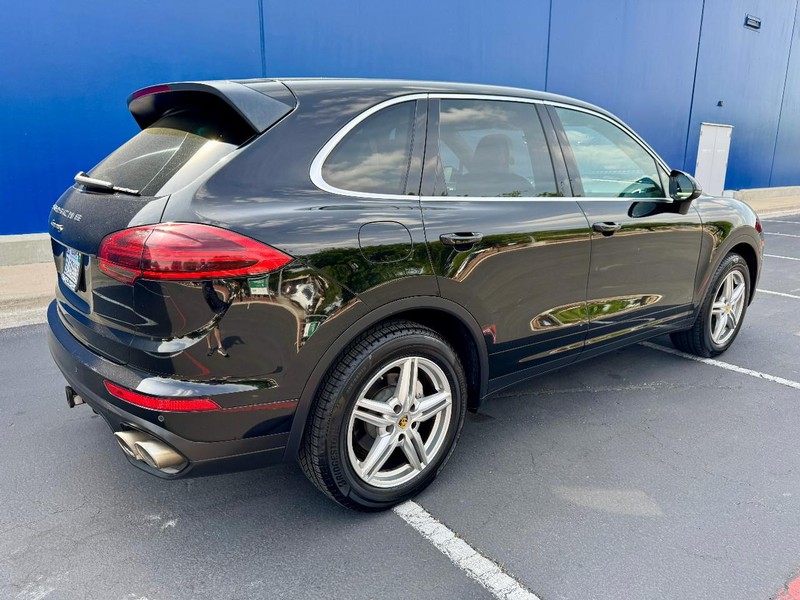 Porsche Cayenne S AWD Vehicle Image 15