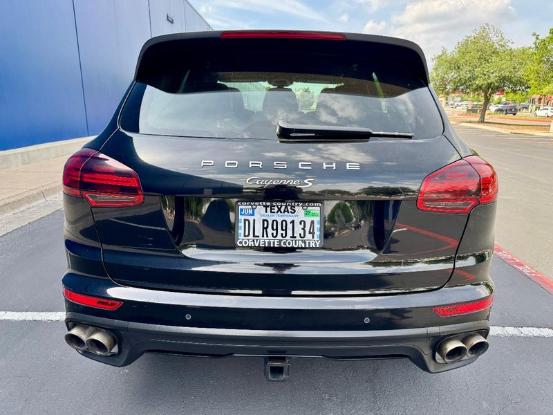 Porsche Cayenne S AWD Vehicle Image 16