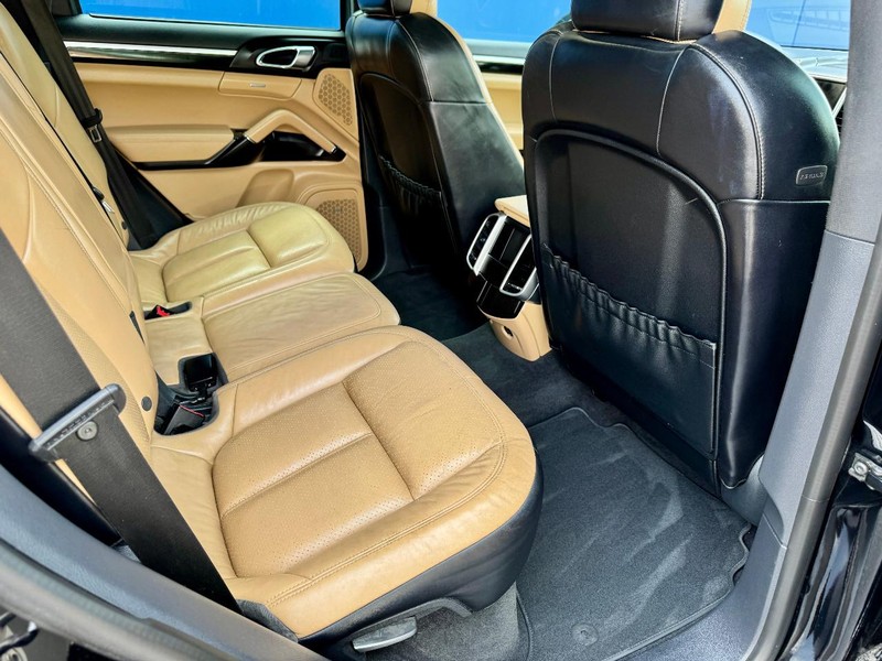 Porsche Cayenne S AWD Vehicle Image 19