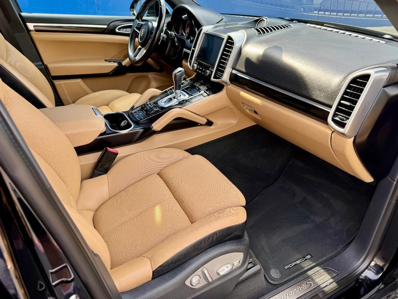 Porsche Cayenne S AWD Vehicle Image 20