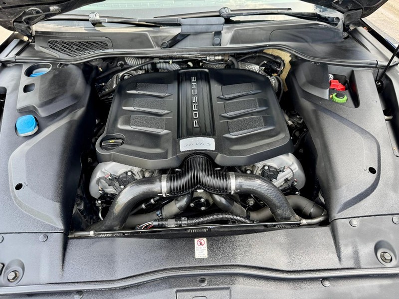 Porsche Cayenne S AWD Vehicle Image 21