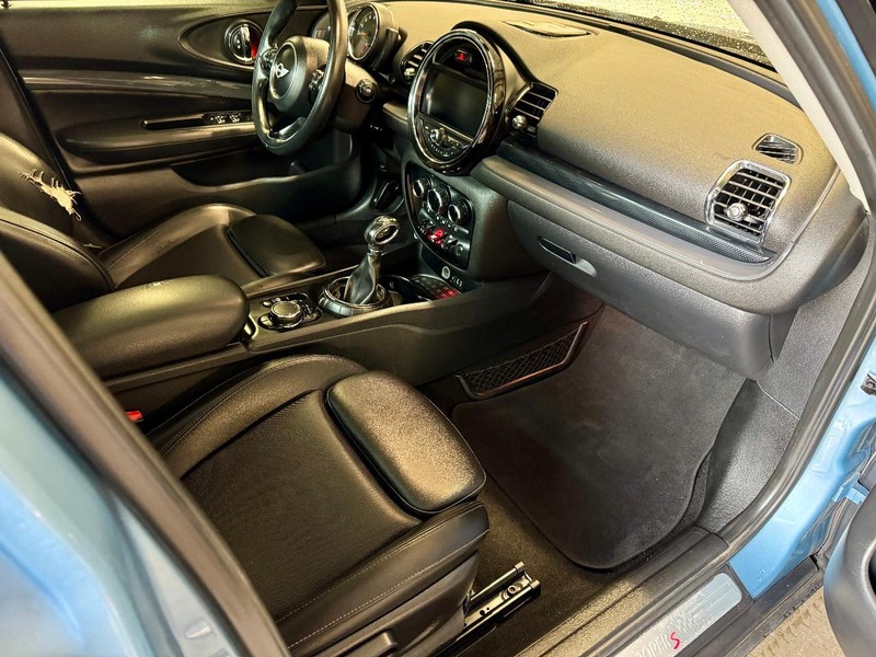 MINI Cooper Clubman S Vehicle Image 21