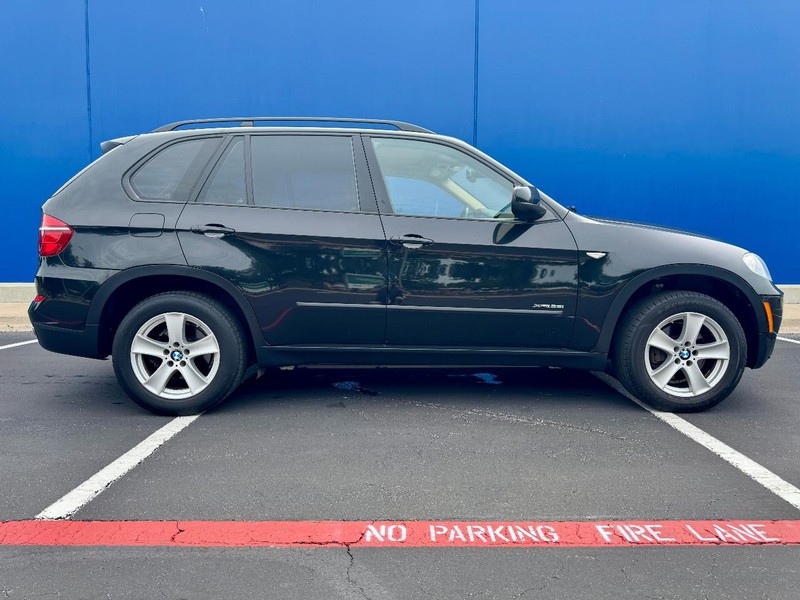BMW X5 xDrive35i AWD Vehicle Full-screen Gallery Image 03