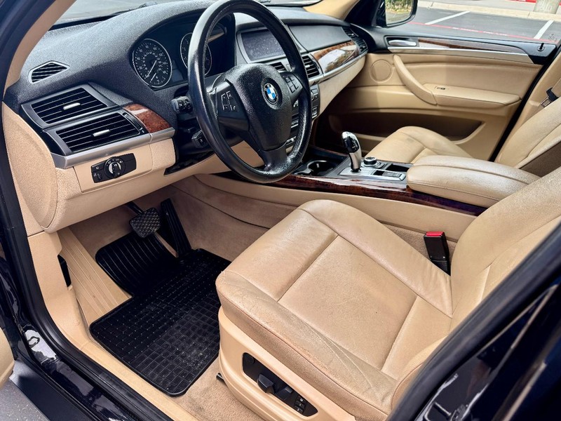BMW X5 xDrive35i AWD Vehicle Full-screen Gallery Image 05