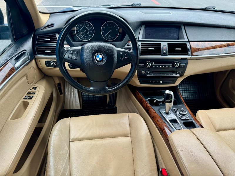 BMW X5 xDrive35i AWD Vehicle Full-screen Gallery Image 06