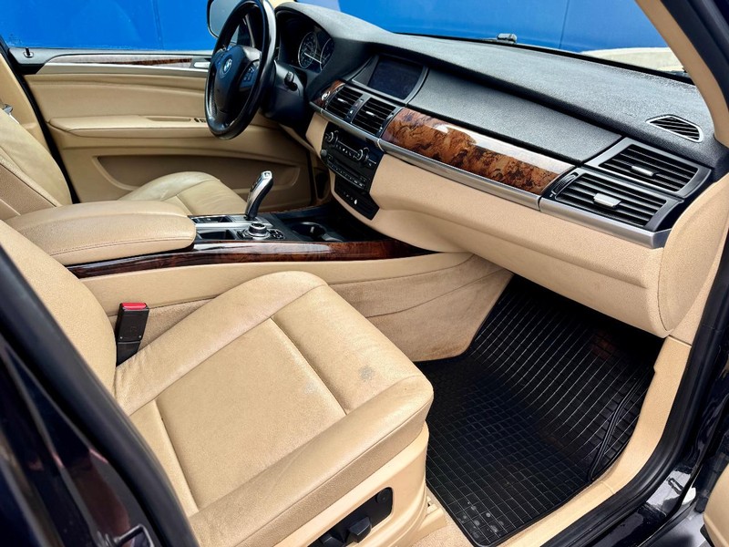BMW X5 xDrive35i AWD Vehicle Full-screen Gallery Image 19