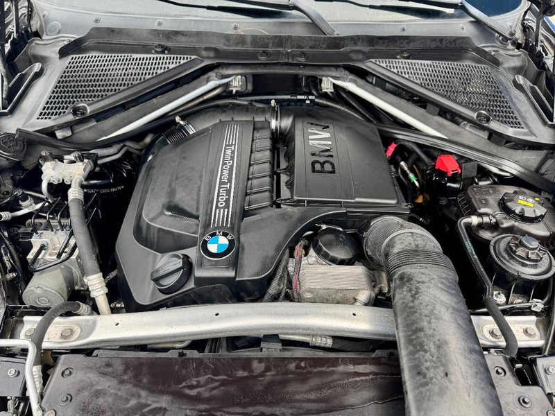 BMW X5 xDrive35i AWD Vehicle Full-screen Gallery Image 20