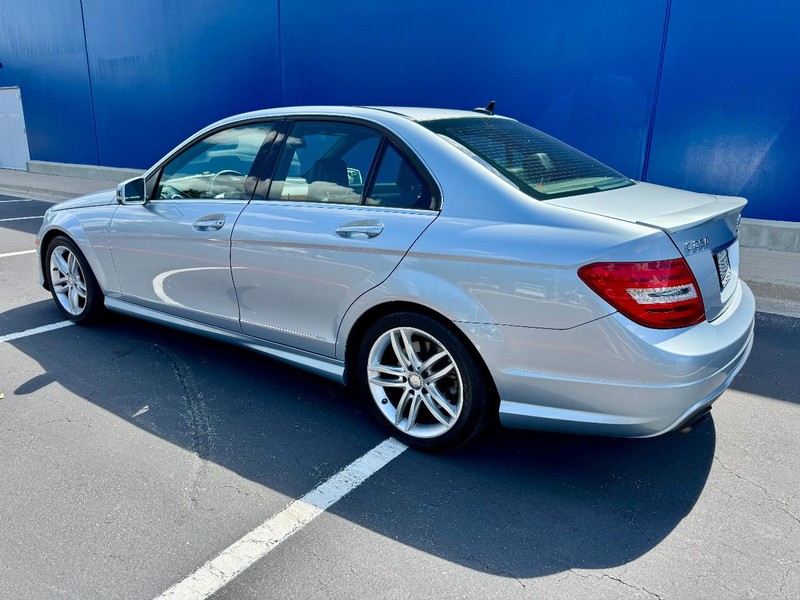 Mercedes-Benz C250 Sport RWD Vehicle Full-screen Gallery Image 07