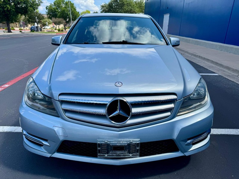 Mercedes-Benz C250 Sport RWD Vehicle Full-screen Gallery Image 10