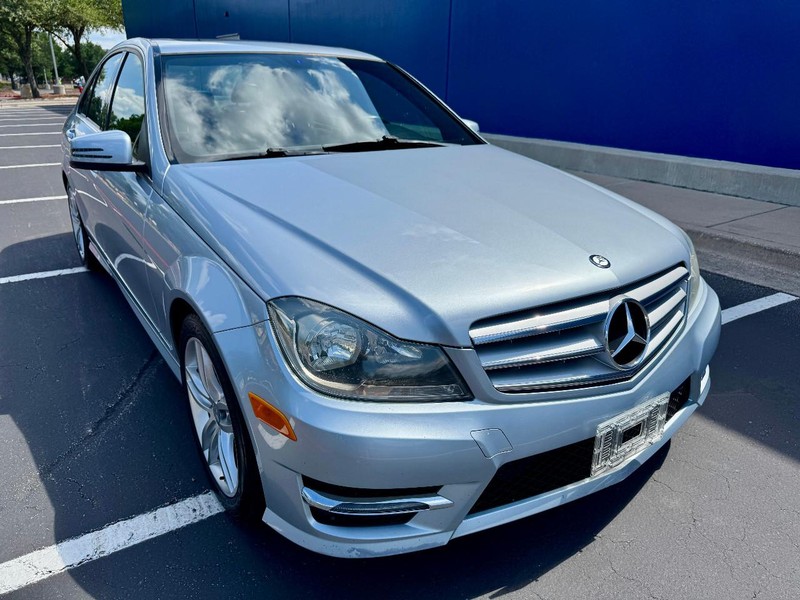 Mercedes-Benz C250 Sport RWD Vehicle Full-screen Gallery Image 11