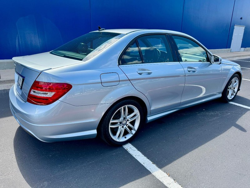 Mercedes-Benz C250 Sport RWD Vehicle Full-screen Gallery Image 13