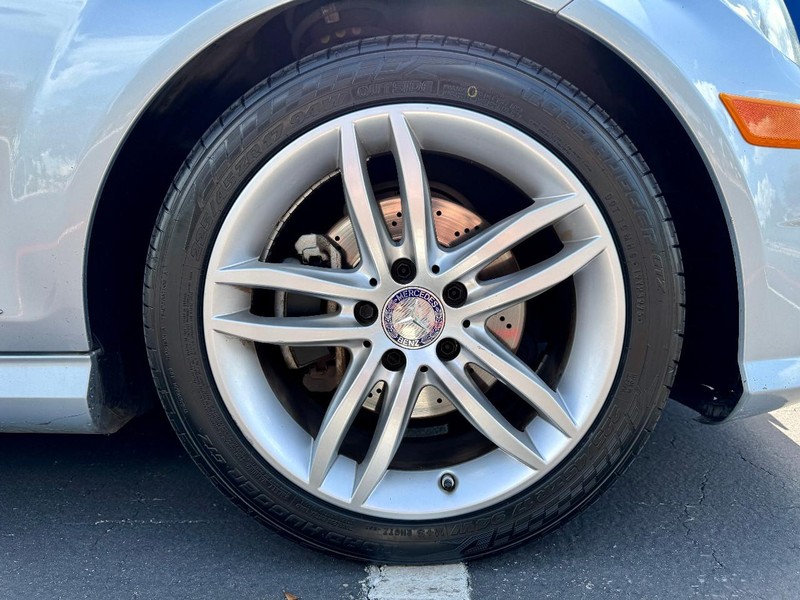Mercedes-Benz C250 Sport RWD Vehicle Full-screen Gallery Image 21