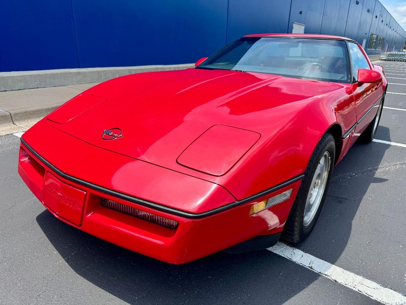 Chevrolet Corvette Vehicle Full-screen Gallery Image 02