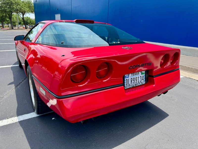 Chevrolet Corvette Vehicle Full-screen Gallery Image 10