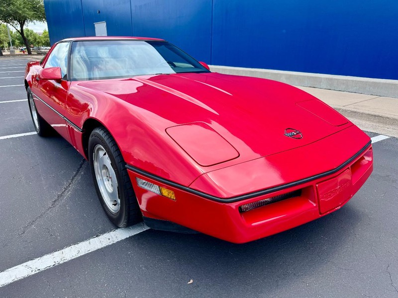 Chevrolet Corvette Vehicle Full-screen Gallery Image 13