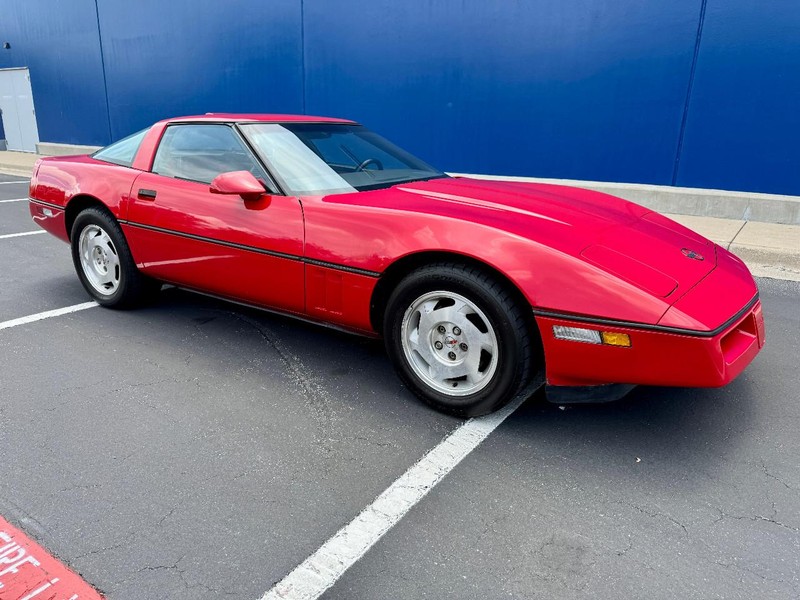 Chevrolet Corvette Vehicle Full-screen Gallery Image 14