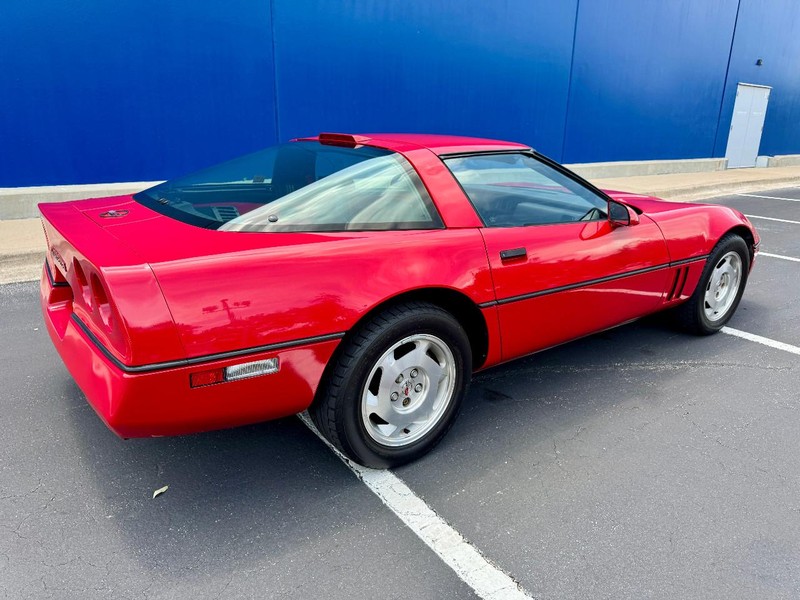 Chevrolet Corvette Vehicle Full-screen Gallery Image 15