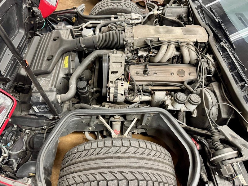 Chevrolet Corvette Vehicle Full-screen Gallery Image 18