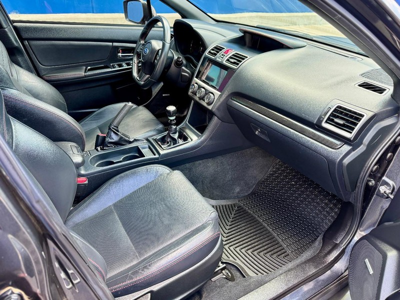 Subaru WRX Limited Vehicle Full-screen Gallery Image 19