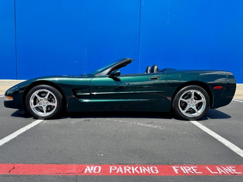 Chevrolet Corvette Vehicle Full-screen Gallery Image 01
