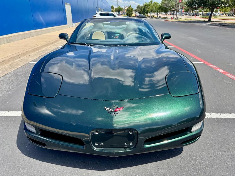 Chevrolet Corvette Vehicle Full-screen Gallery Image 07