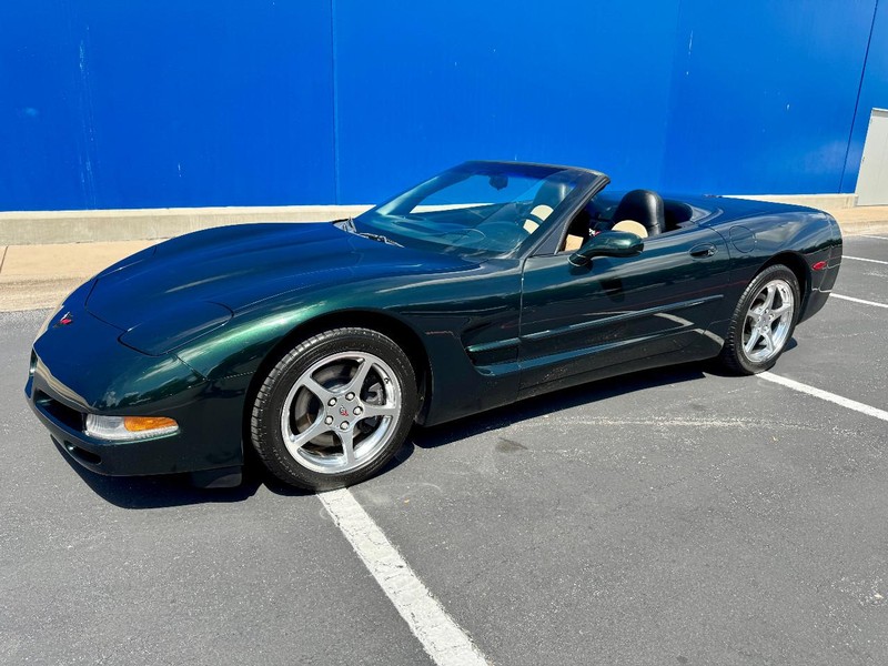 Chevrolet Corvette Vehicle Full-screen Gallery Image 08