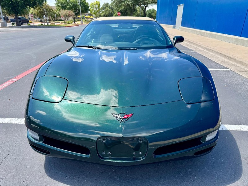 Chevrolet Corvette Vehicle Full-screen Gallery Image 12