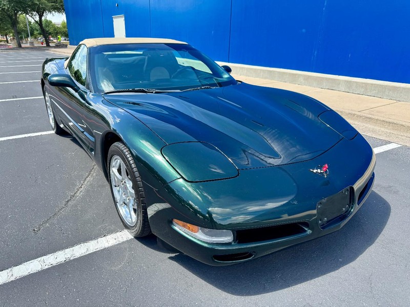 Chevrolet Corvette Vehicle Full-screen Gallery Image 13