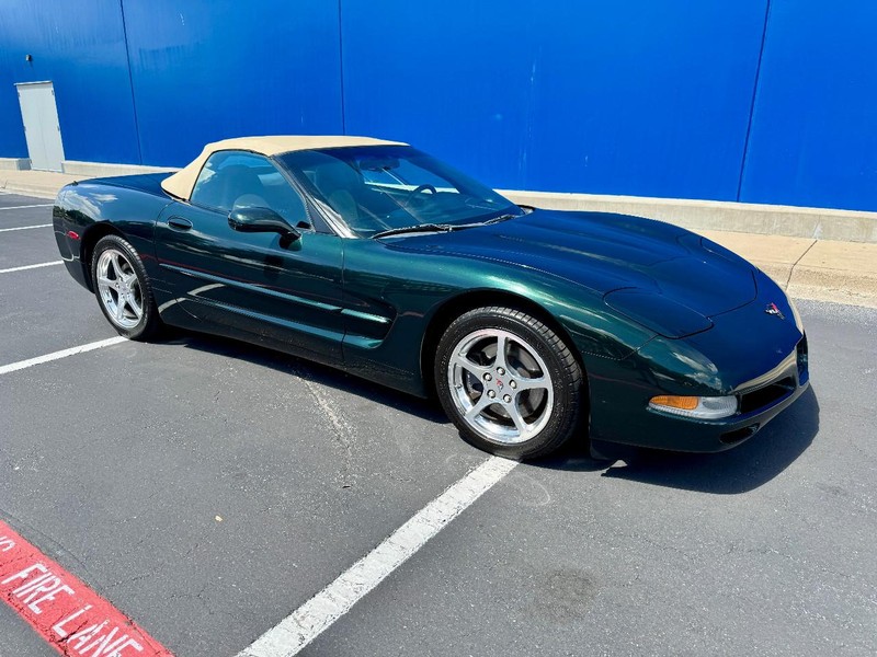 Chevrolet Corvette Vehicle Full-screen Gallery Image 14