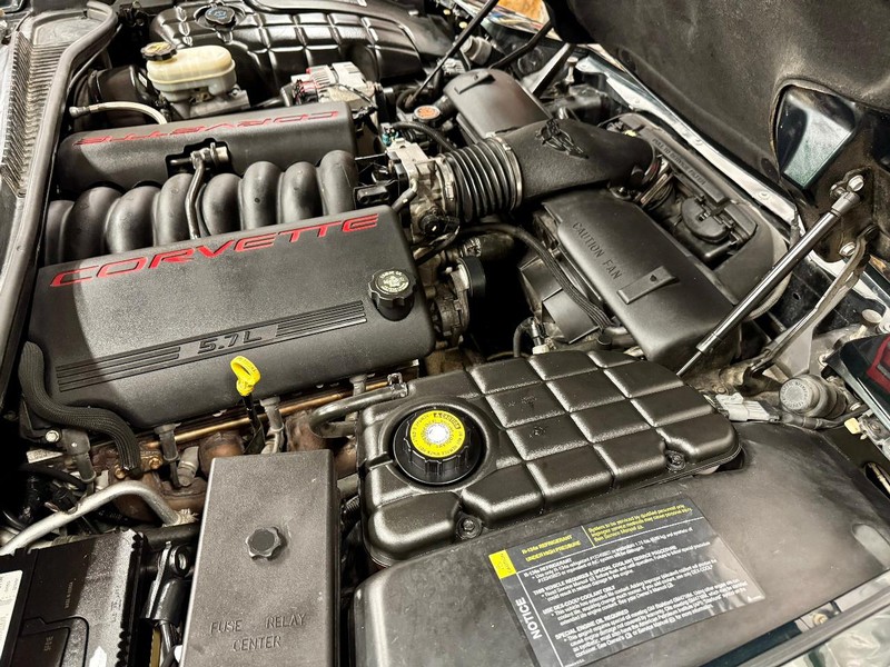 Chevrolet Corvette Vehicle Full-screen Gallery Image 19