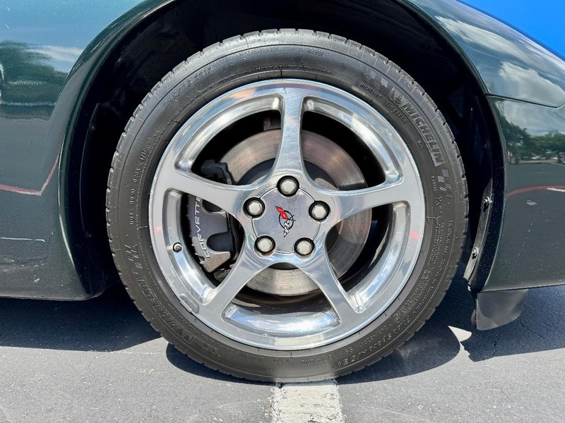 Chevrolet Corvette Vehicle Full-screen Gallery Image 20