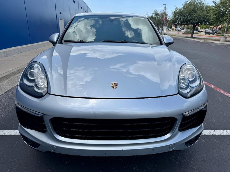 Porsche Cayenne S Vehicle Full-screen Gallery Image 07
