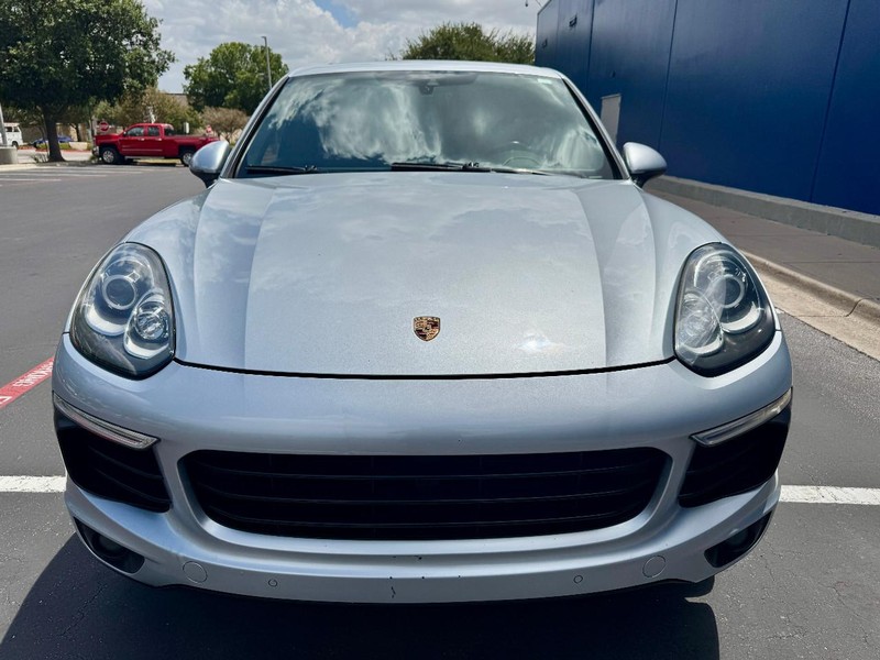 Porsche Cayenne S Vehicle Full-screen Gallery Image 12