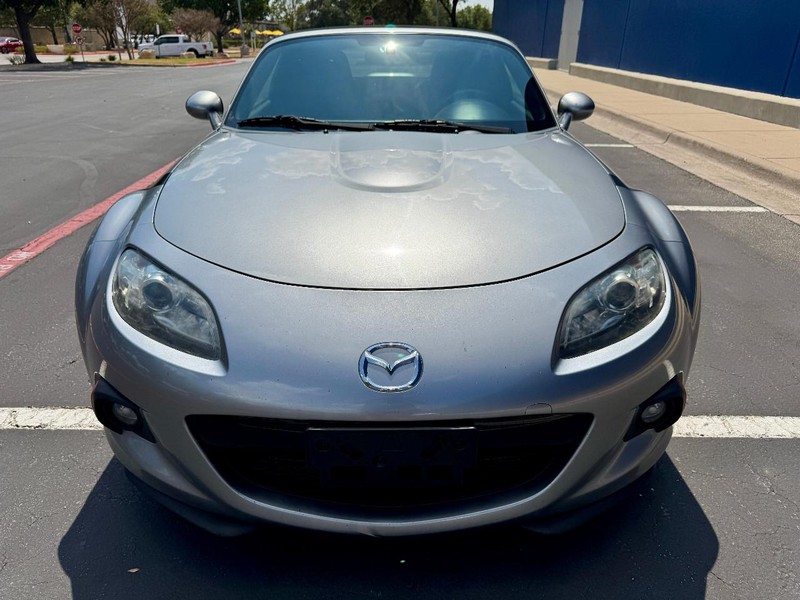 Mazda MX-5 Miata Sport Vehicle Full-screen Gallery Image 12