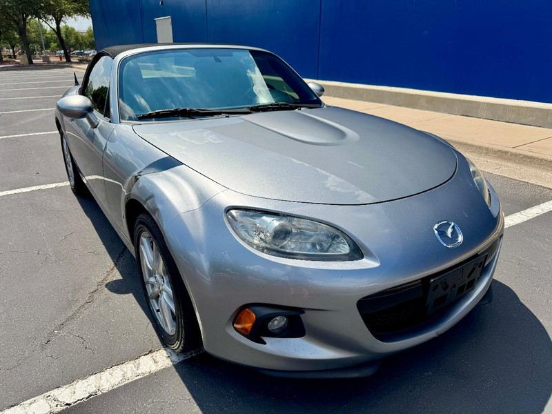 Mazda MX-5 Miata Sport Vehicle Full-screen Gallery Image 13