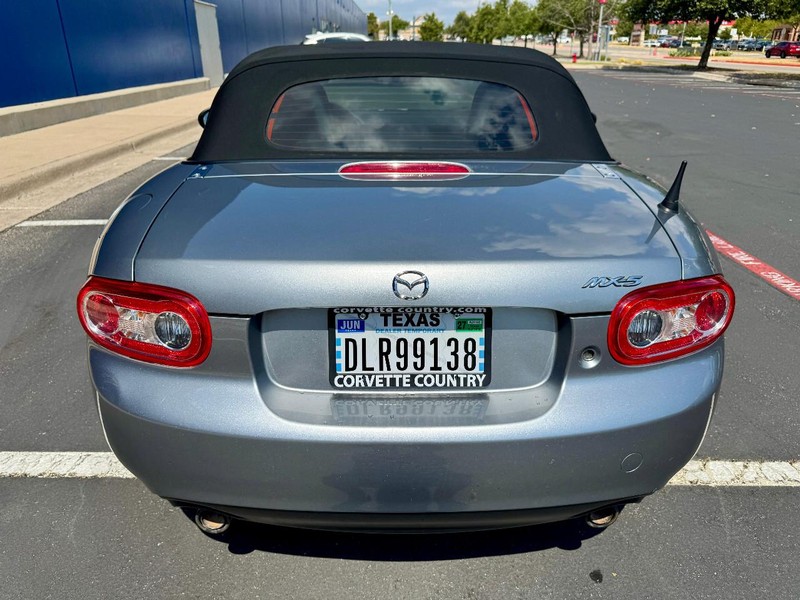 Mazda MX-5 Miata Sport Vehicle Full-screen Gallery Image 16