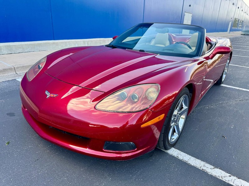 Chevrolet Corvette Vehicle Full-screen Gallery Image 02