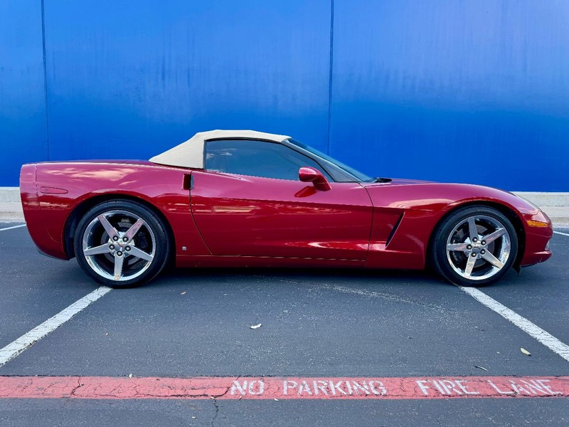 Chevrolet Corvette Vehicle Full-screen Gallery Image 03