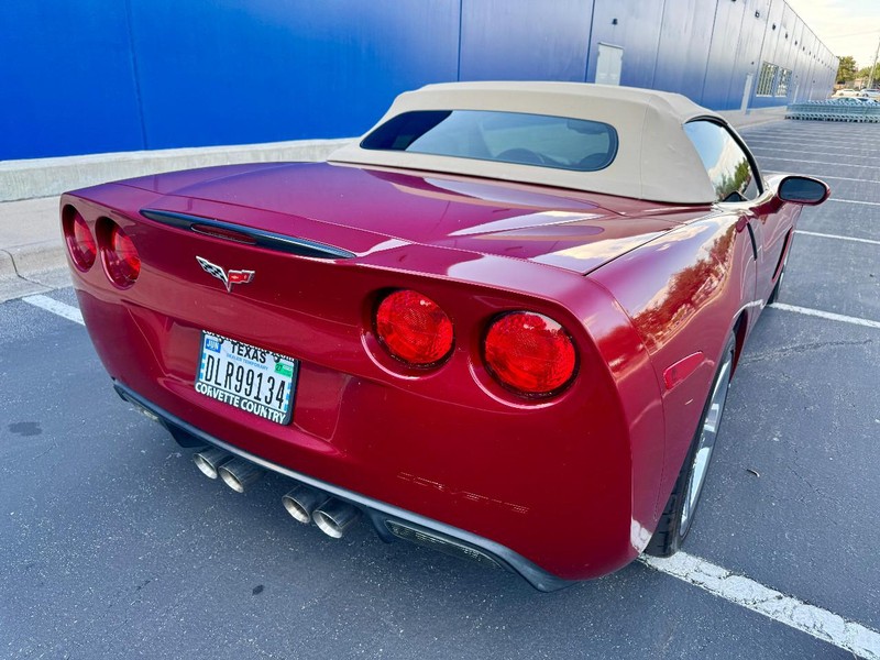 Chevrolet Corvette Vehicle Full-screen Gallery Image 04