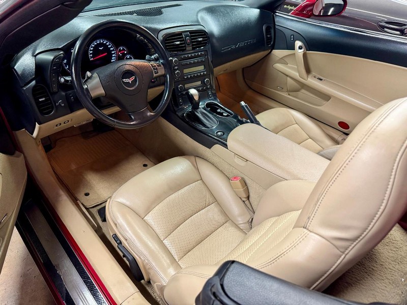 Chevrolet Corvette Vehicle Full-screen Gallery Image 05