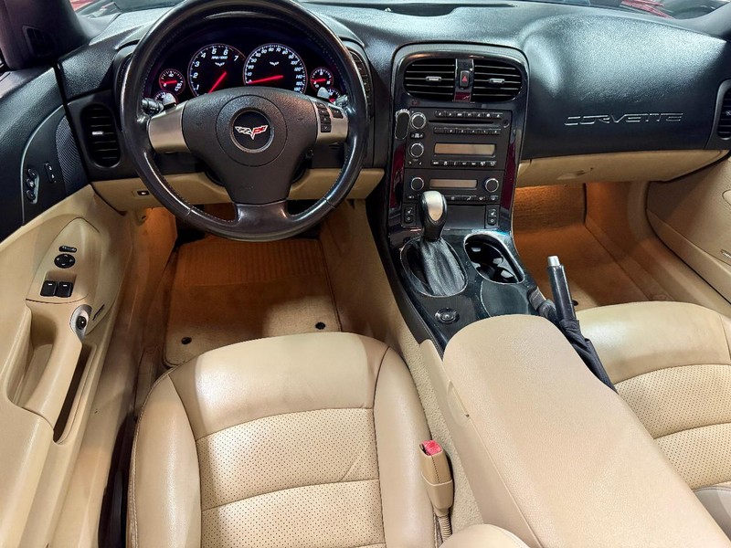 Chevrolet Corvette Vehicle Full-screen Gallery Image 06